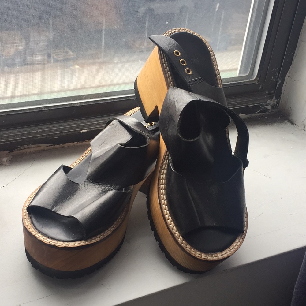 Leather platform sandals, like new!